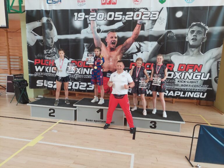 Zwyciężczynie Pucharu Polski w kickboxingu na podium